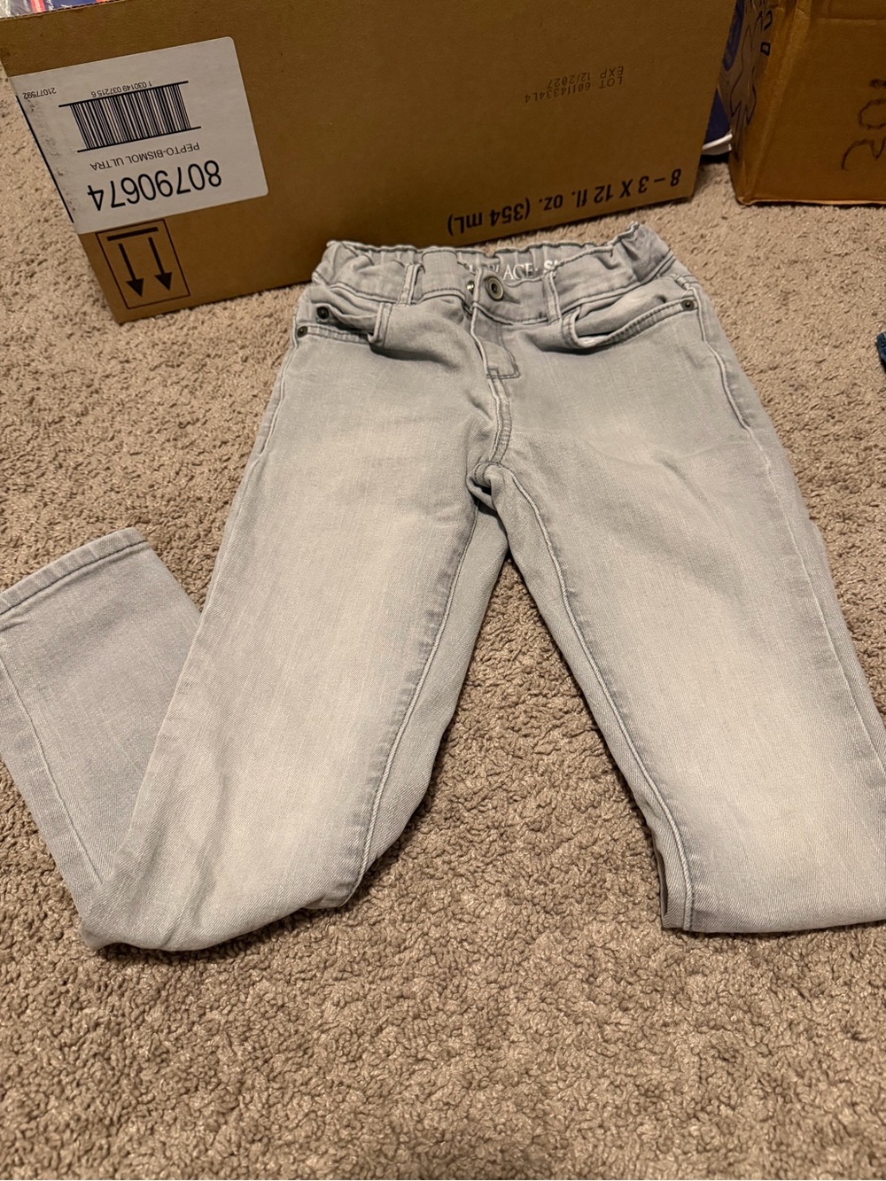 Bundle of 4 - 2 button down shirts and 2 jeans - Size 7 - Picture 5 of 11